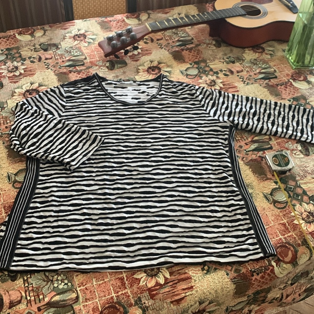 RABE versatile black and white top, 3/4 sleeves, NWOT